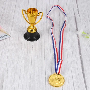 16 Gab. Trofeju Bērnu Dāvanas par Ganāmpulka Stuffers Futbola Medaļas Bērni Atlīdzību Balvas